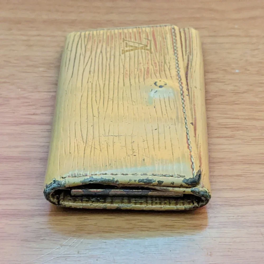 Louis Vuitton Epi Key Holder/Wallet #1540💥PRICE DROP💥